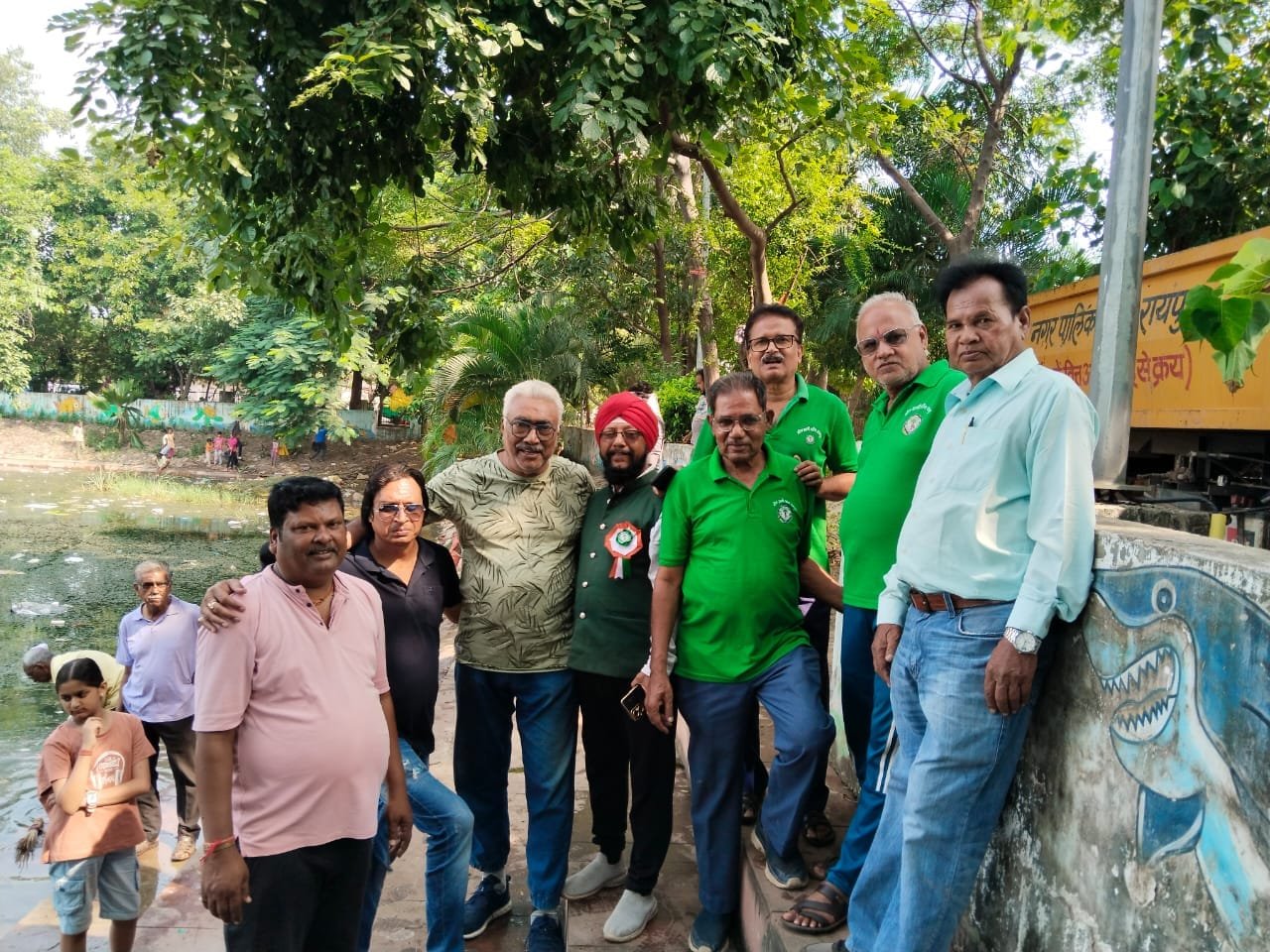 ग्रीन आर्मी और सीनियर सिटीजन के पहल पर  तालाब और गार्डन में चला स्वच्छता अभियान