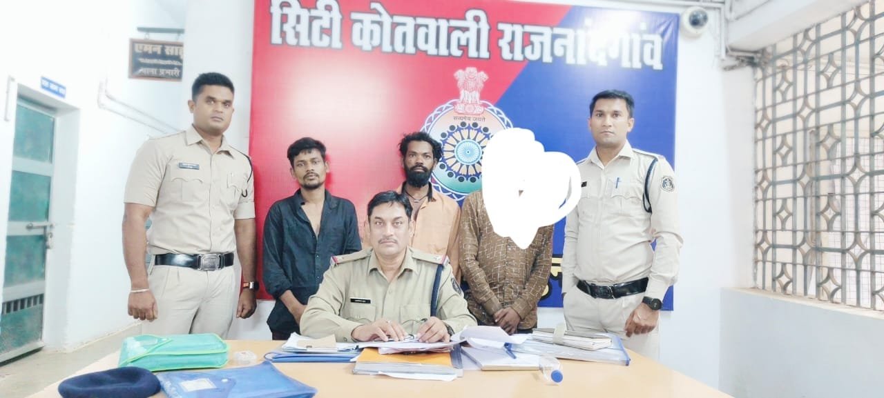 शुक्रवार को सोशल मीडिया मे वायरल हुई वीडियो   चाकू डंडा लेकर मारने दौडाने वाले तीन लडके के गिरफ्तार
