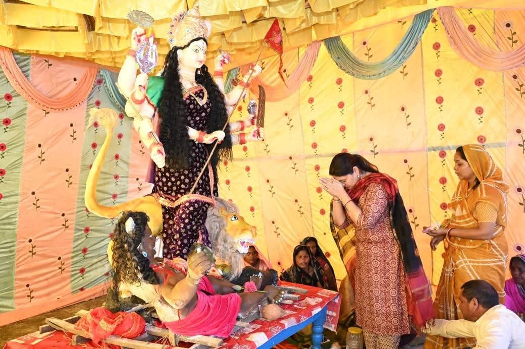 कामठी में बहल हुई शांति व्यवस्था , मां दुर्गा की प्रतिमा हुआ स्थापित , माता के जयकारे से गूंजा ग्राम 