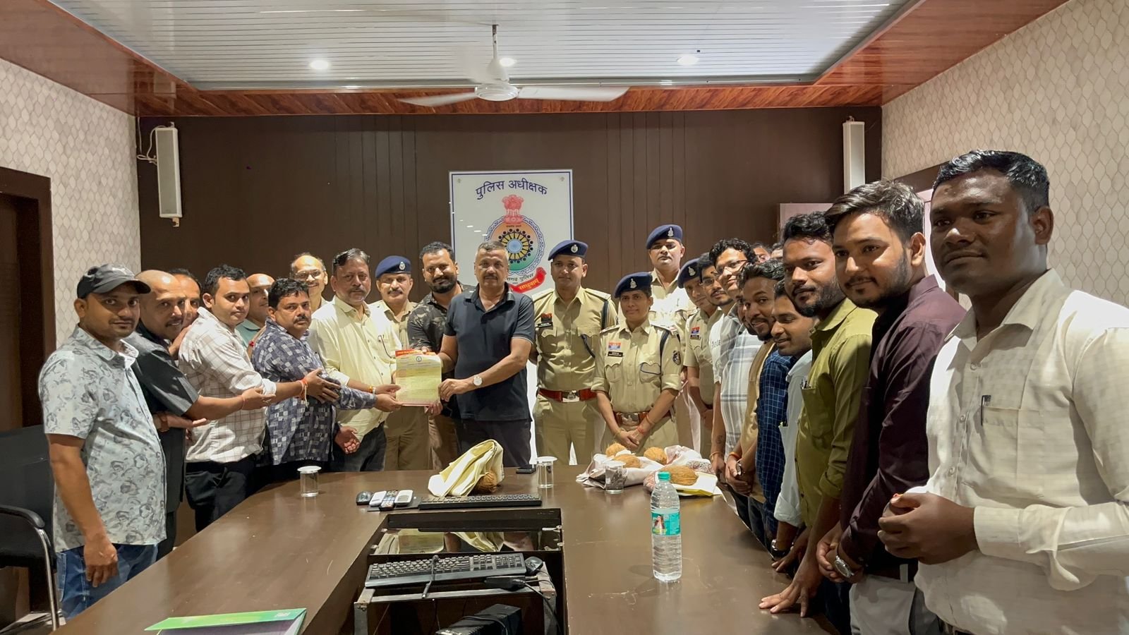 36 घंटे में आरोपी गिरफ्तार – पुलिस टीम का केमिस्ट एंड ड्रगिस्ट एसोसिएशन ने किया सम्मान