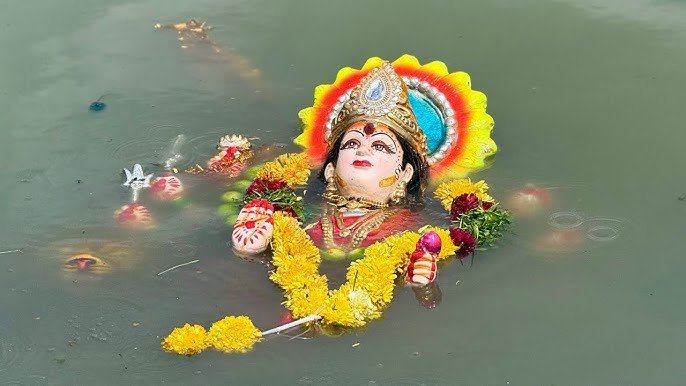 नौ दिन माता की सेवा कर भक्तों ने नम आंखों से दी विदाई 