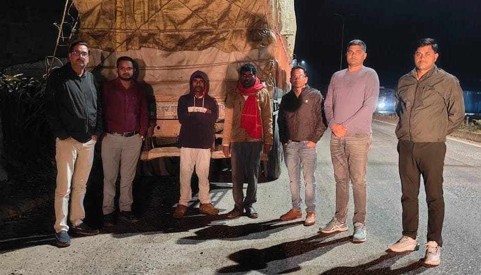 कबीरधाम पुलिस एवं खाद्य विभाग की संयुक्त कार्यवाही  अन्य राज्य से आ रहे अवैध धान परिवहन पर कार्रवाई