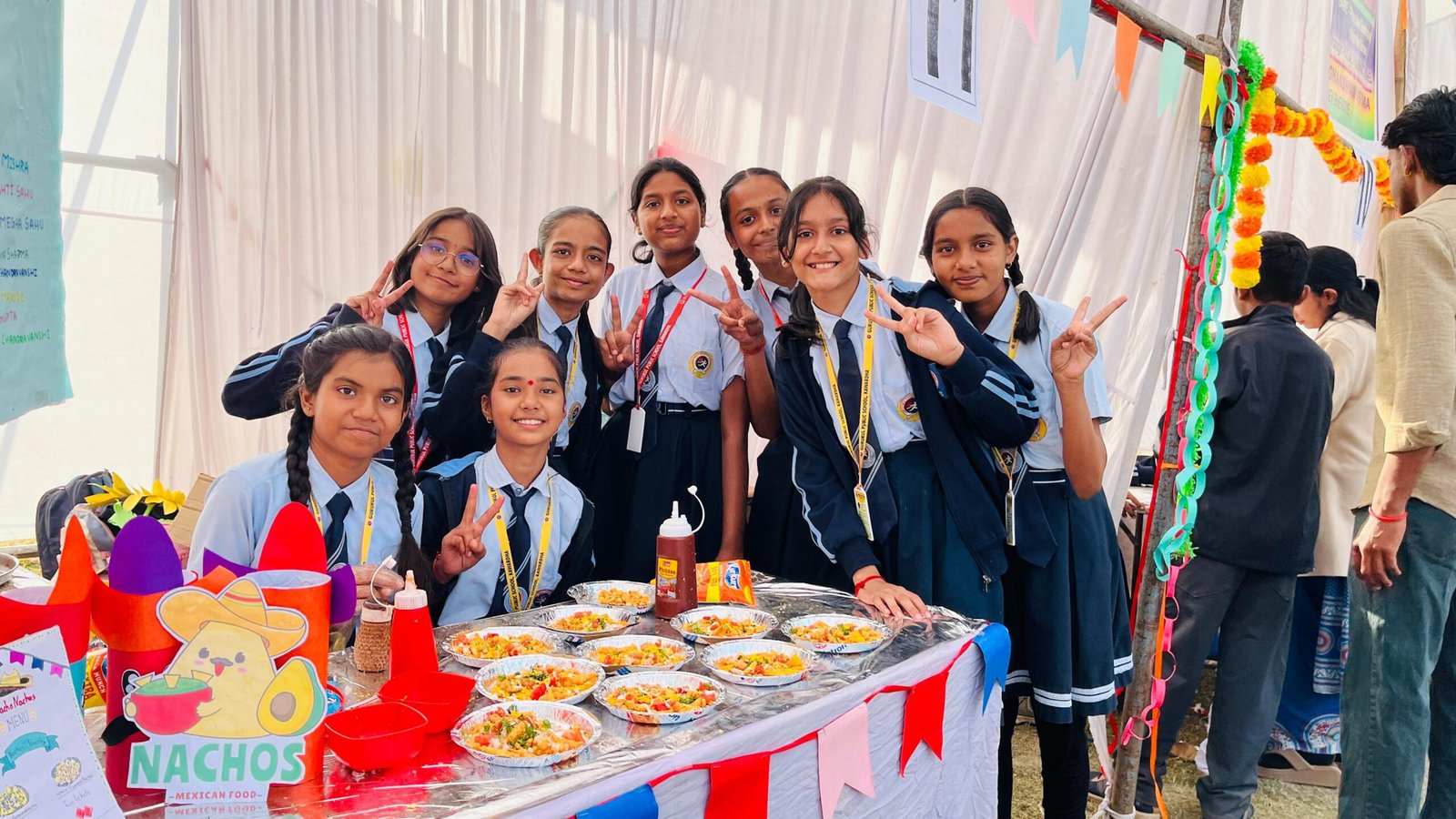 बाल दिवस के उपलक्ष्य में गुरुकुल ने फैंसी ड्रेस प्रतियोगिता व उत्सव आनंद मेला का आयोजन 