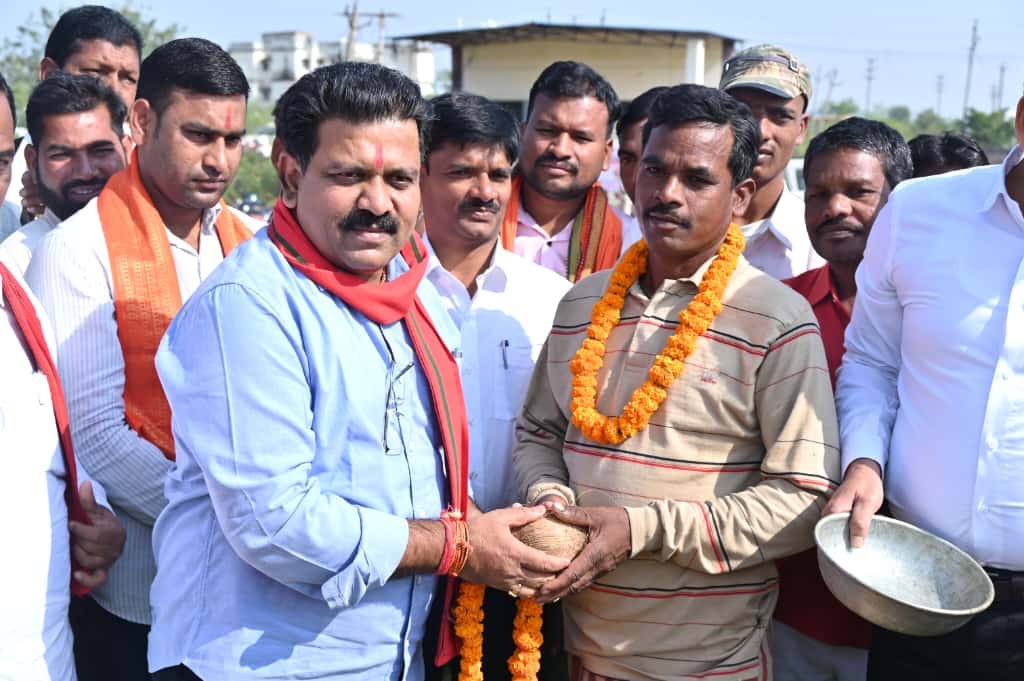 उपमुख्यमंत्री  विजय शर्मा ने महराजपुर से धान खरीदी का किया शुभारंभ