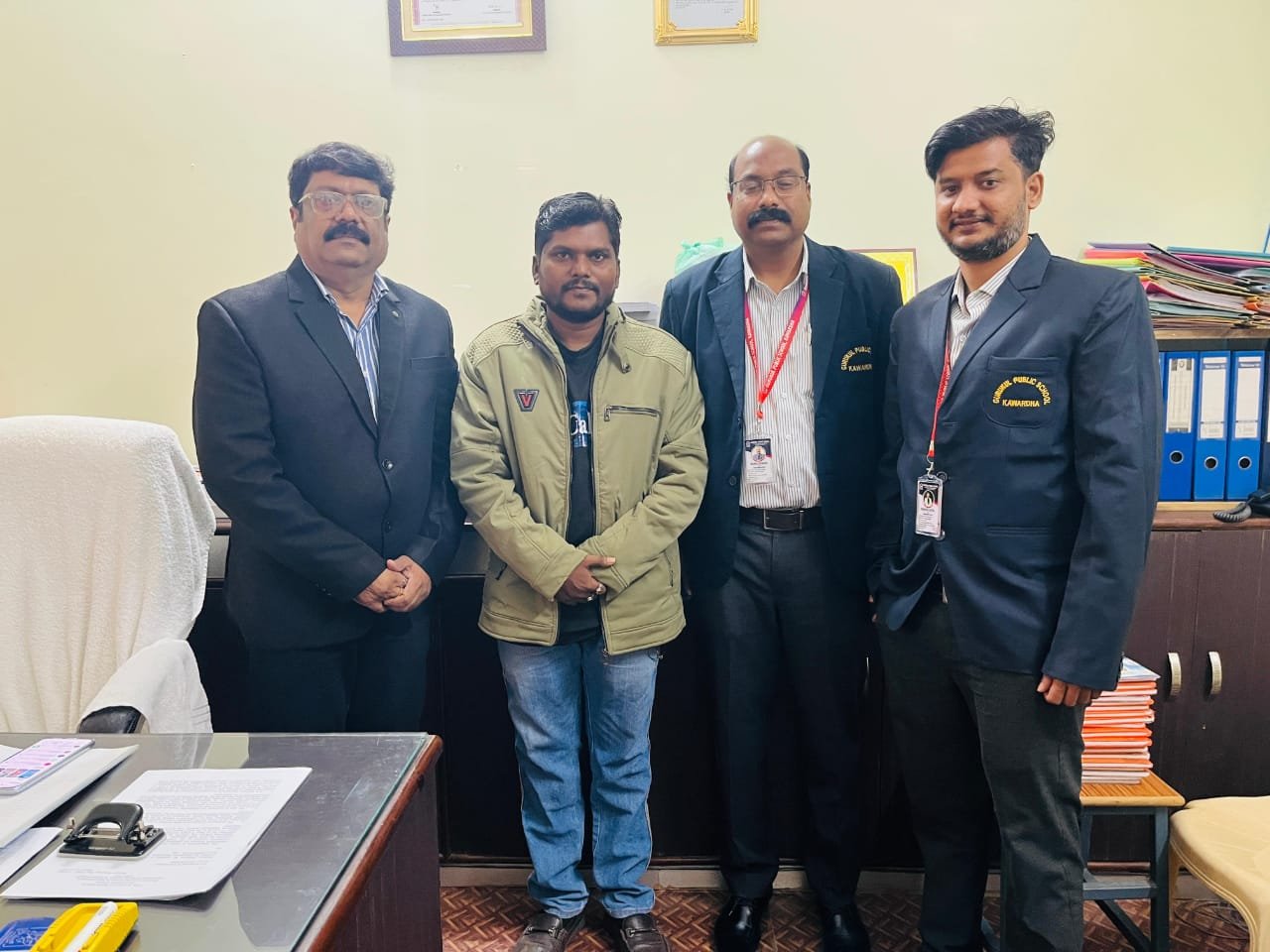 गुरुकुल ने विनम्रता के साथ दी दो लाख रुपए सहायता राशि