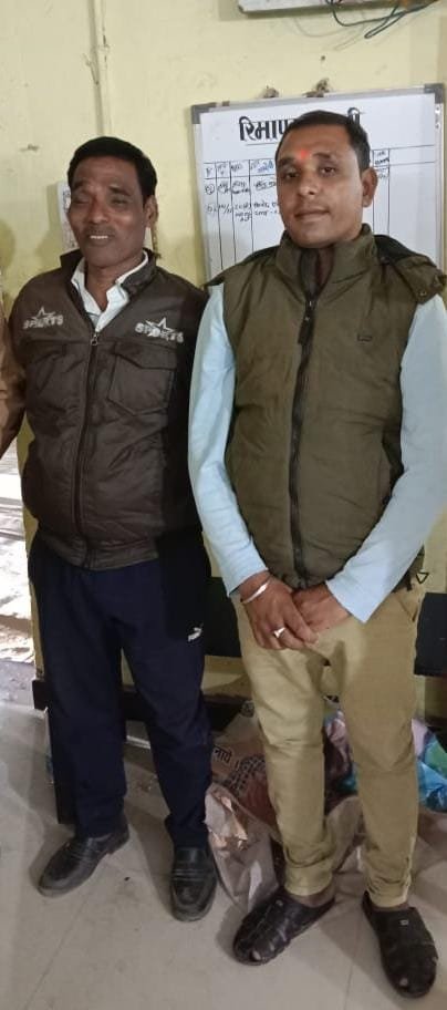 कुसूमघटा में ताश-पत्ती पर जुआ खेल रहे दो आरोपी गिरफ्तार, 1.06 लाख रुपये जप्त