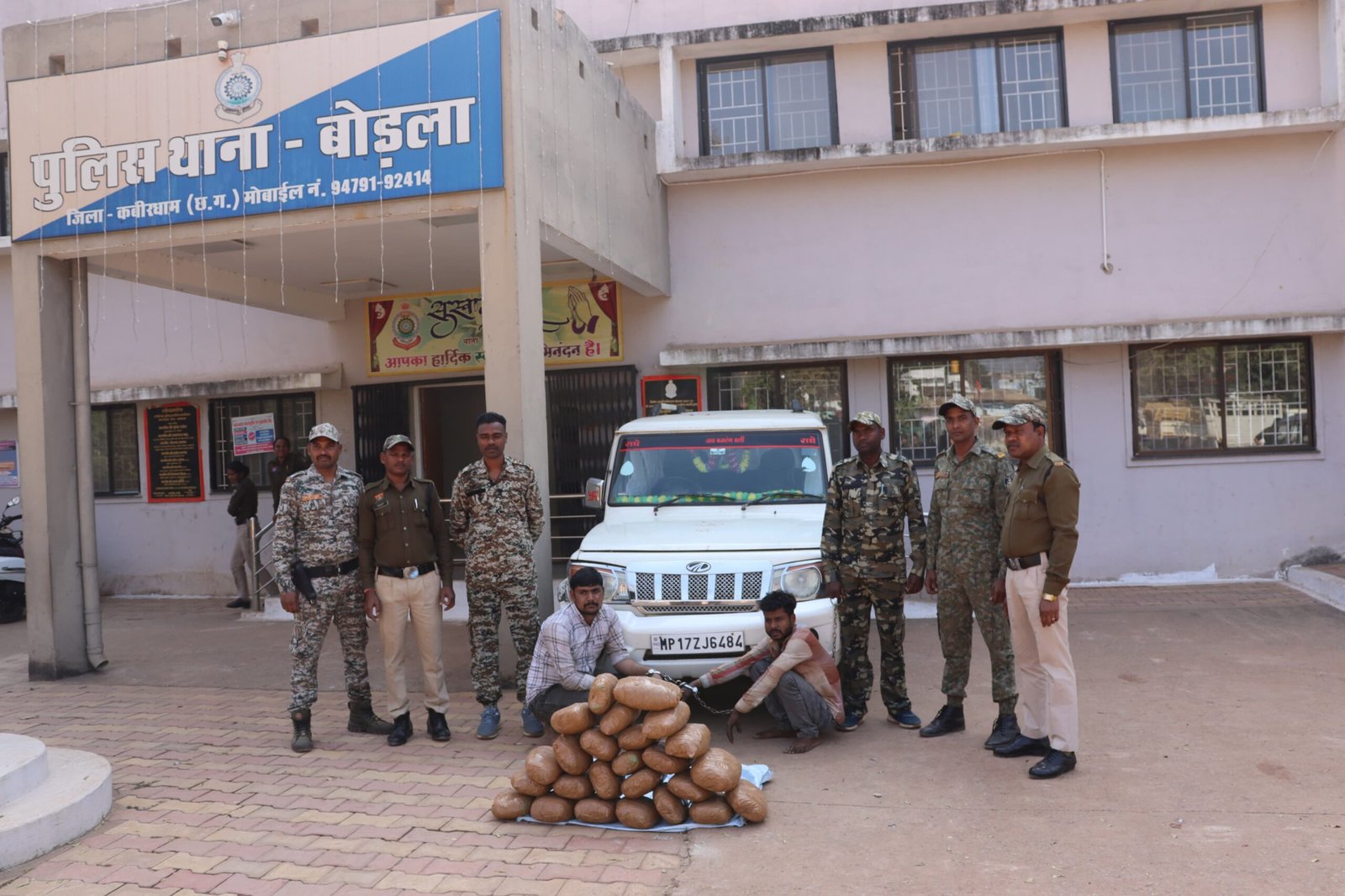 ओडिशा से एमपी ले जाई जा रही गांजा की खेप दो तस्कर  गिरफ्तार