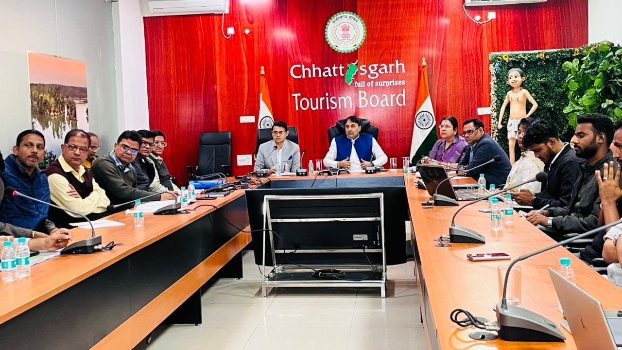 भोरमदेव कॉरिडोर परियोजना शीध्र पूर्ण करने के लिए छत्तीसगढ़ पर्यटन बोर्ड के अध्यक्ष  नीलू शर्मा ने ली समीक्षा बैठक   