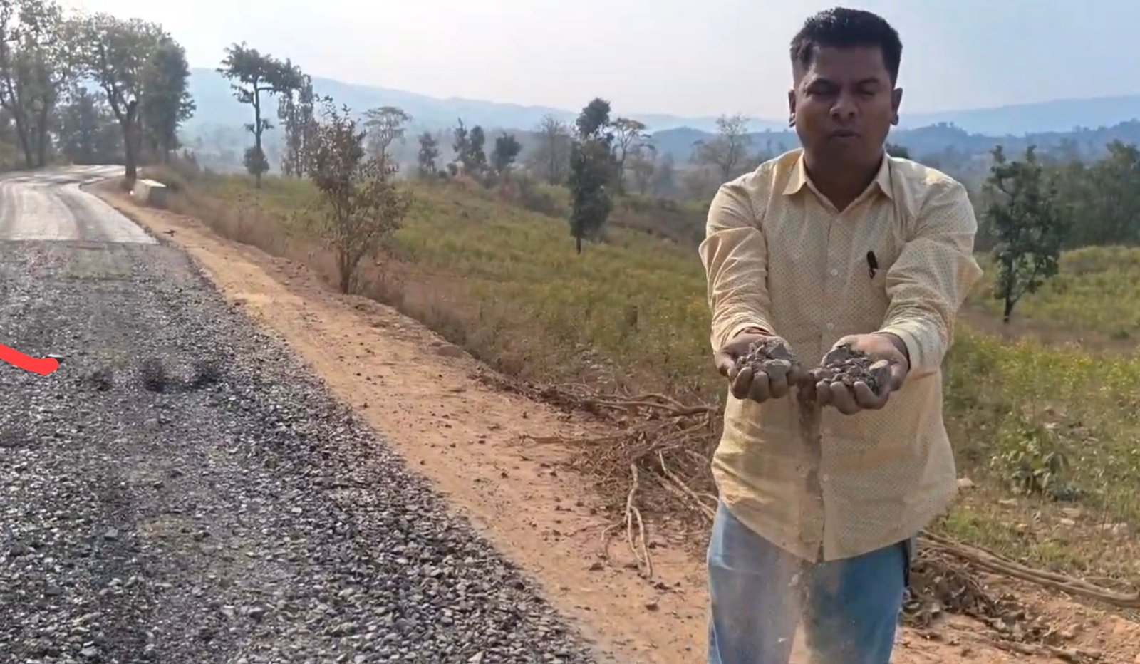 लरबक्की–धुमाछापर–धौराटोला सड़क निर्माण कार्य चढ़ा भ्रष्टाचार की भेंट – आकाश केशरवानी