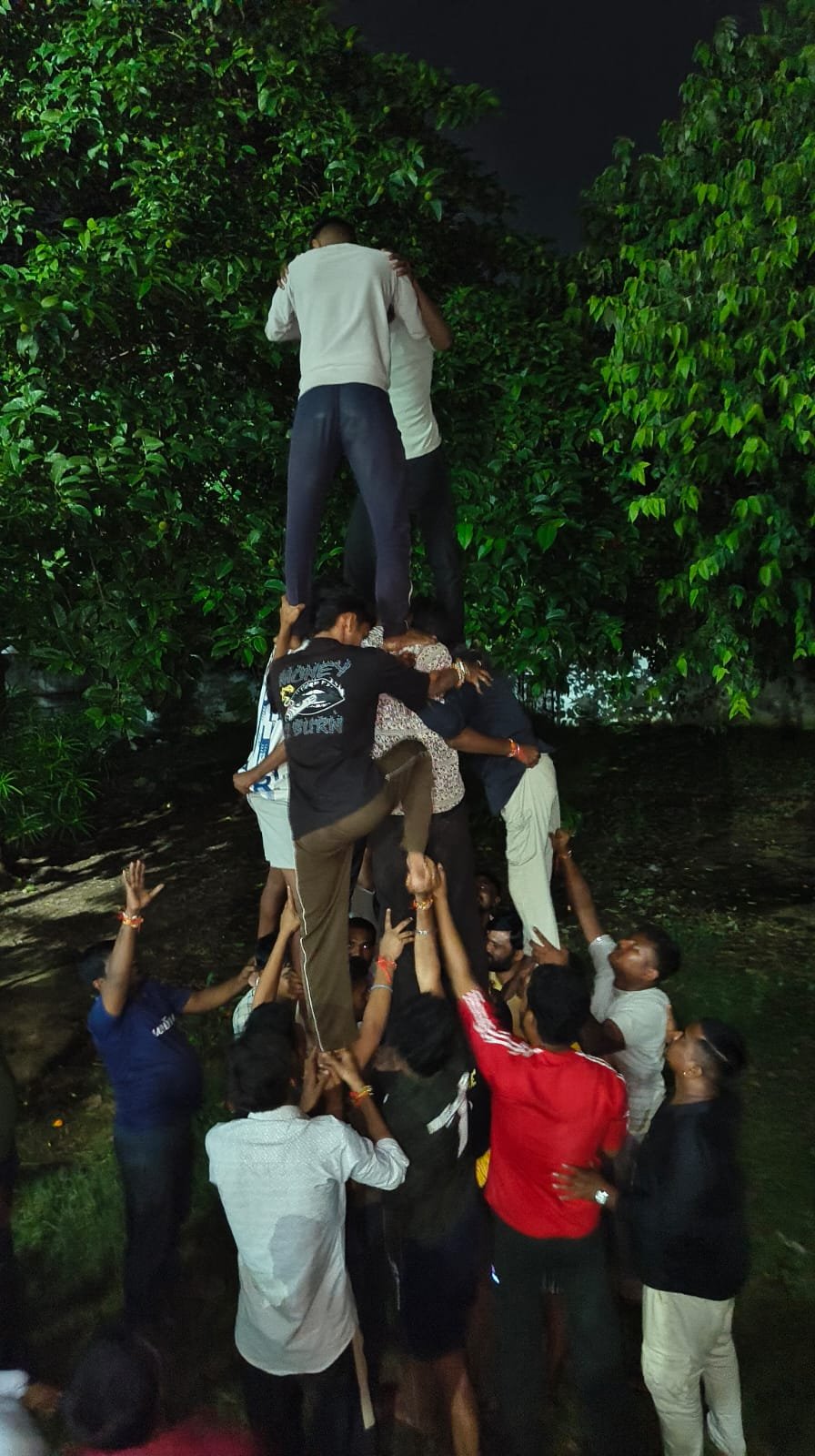 कवर्धा में 81 टोलियों के साथ होगा भव्य गोविंदा उत्सव  दही लूट और मटकी फोड़ के साथ राऊत नाचा, अखाड़ा और नई झांकी रहेगी आकर्षण का केंद्र