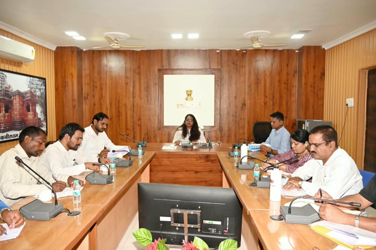 कलेक्टर ने राजनीतिक दलों के प्रतिनिधियों की बैठक लेकर दी पुनरीक्षण कार्यक्रम की जानकारी